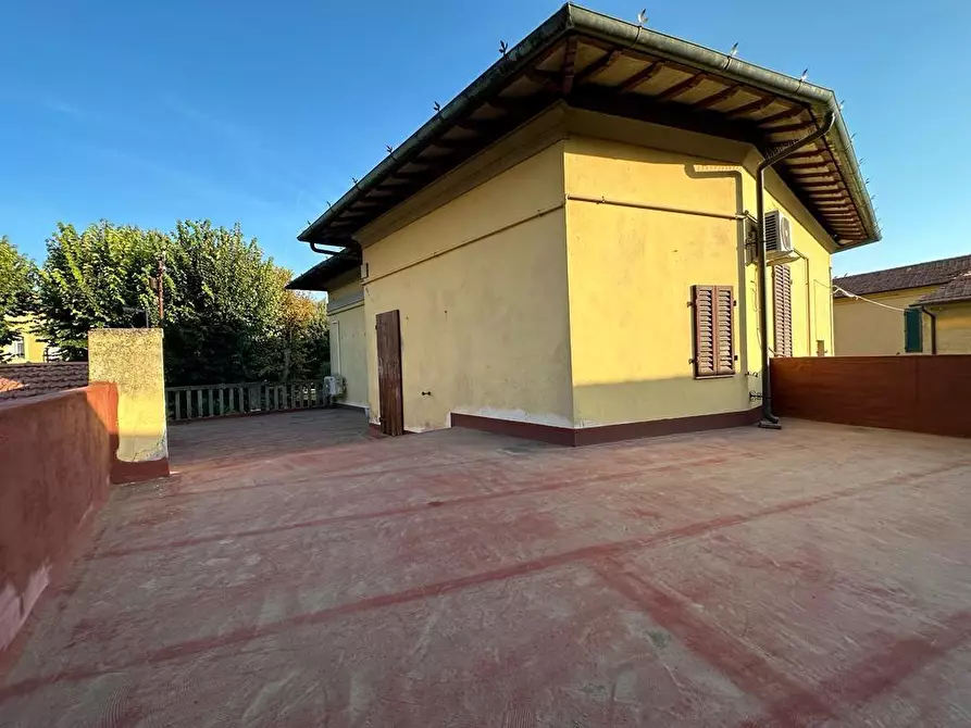 Immagine 10 di Villa in vendita  a Vicopisano