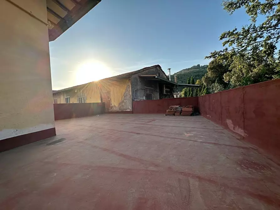 Immagine 13 di Villa in vendita  a Vicopisano