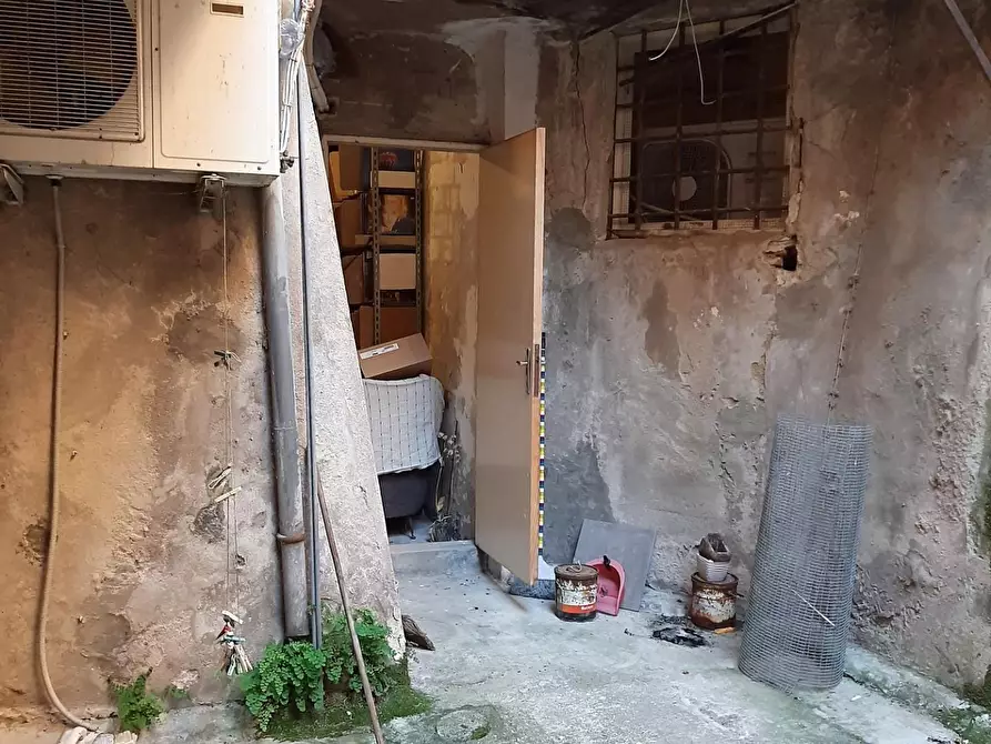 Immagine 12 di Locale commerciale in vendita  a Pisa