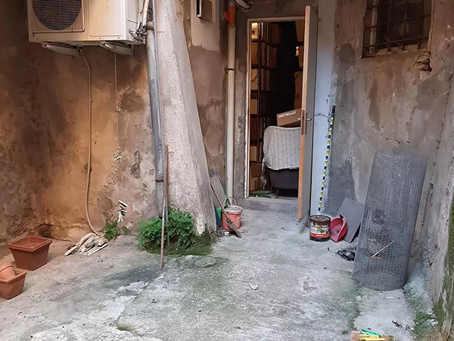 Immagine 10 di Locale commerciale in vendita  a Pisa