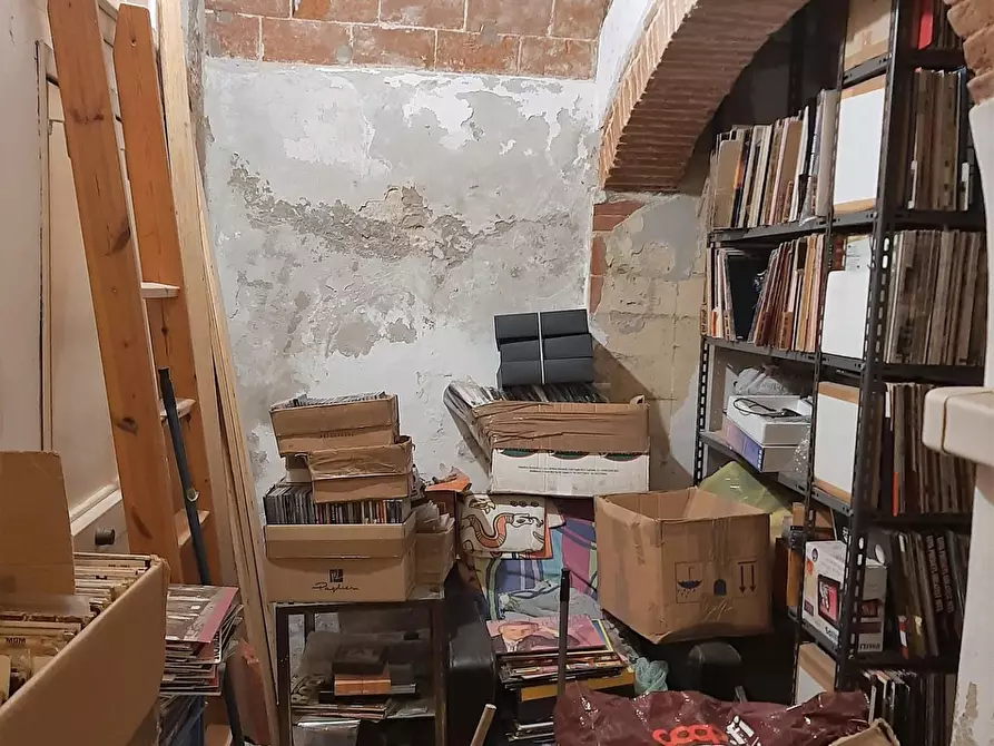 Immagine 5 di Locale commerciale in vendita  a Pisa