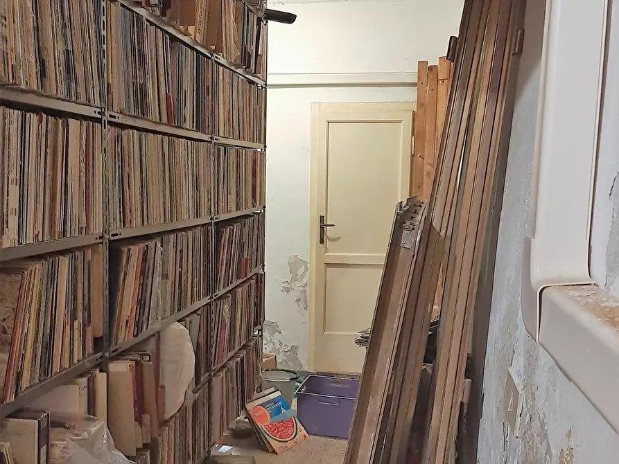 Immagine 8 di Locale commerciale in vendita  a Pisa