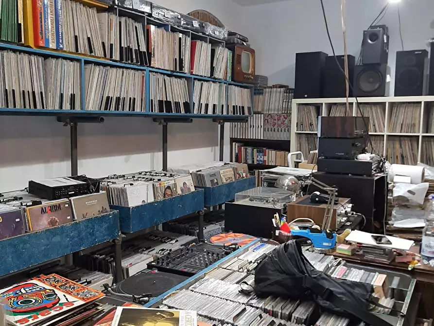 Immagine 3 di Locale commerciale in vendita  a Pisa