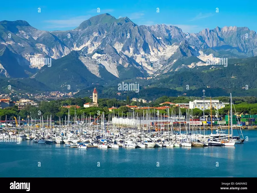 Immagine 9 di Appartamento in affitto  a Carrara