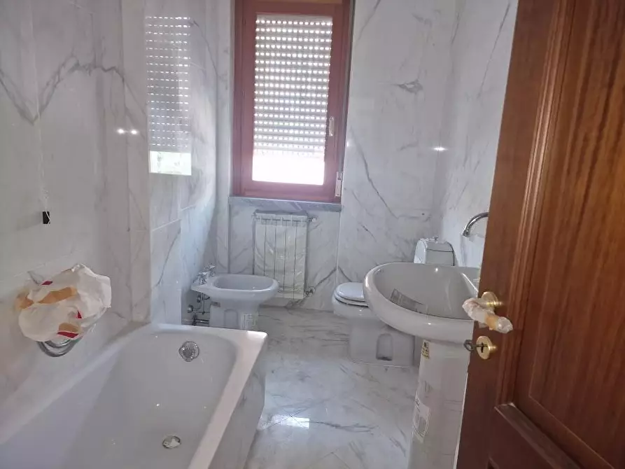 Immagine 5 di Appartamento in affitto  a Carrara