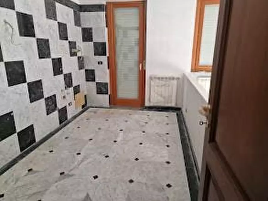 Immagine 2 di Mansarda in affitto  a Carrara