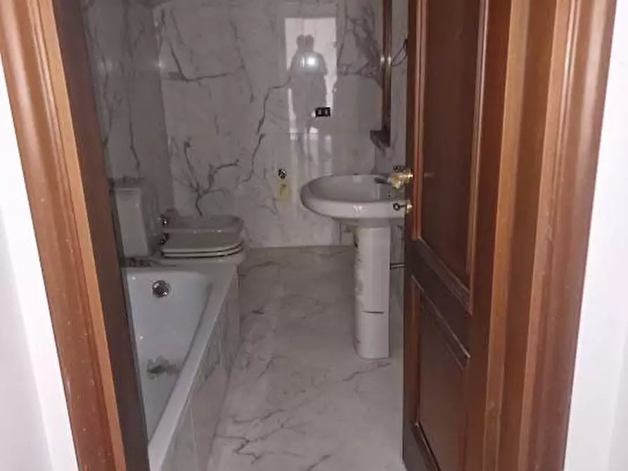 Immagine 7 di Mansarda in affitto  a Carrara