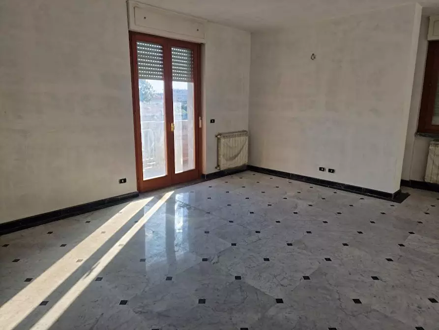 Immagine 3 di Mansarda in affitto  a Carrara