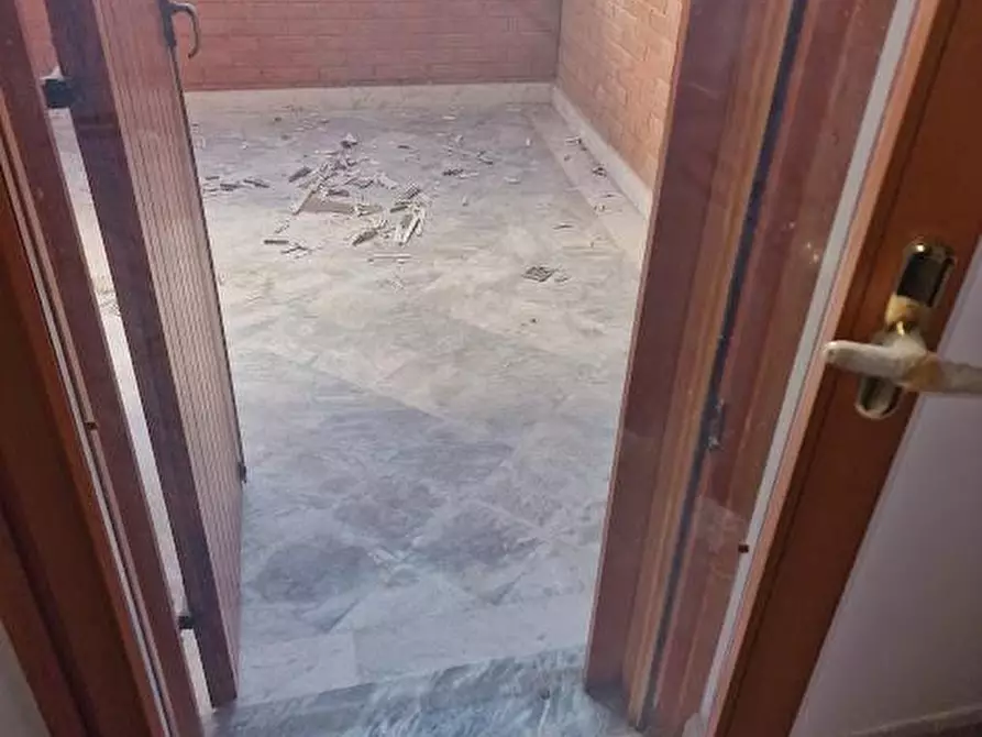 Immagine 10 di Mansarda in affitto  a Carrara