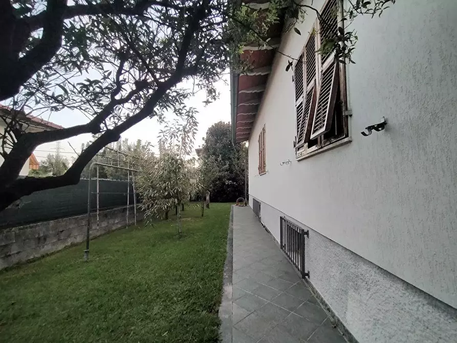 Immagine 8 di Casa indipendente in vendita  a Massa
