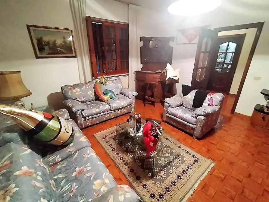 Immagine 11 di Casa indipendente in vendita  a Massa