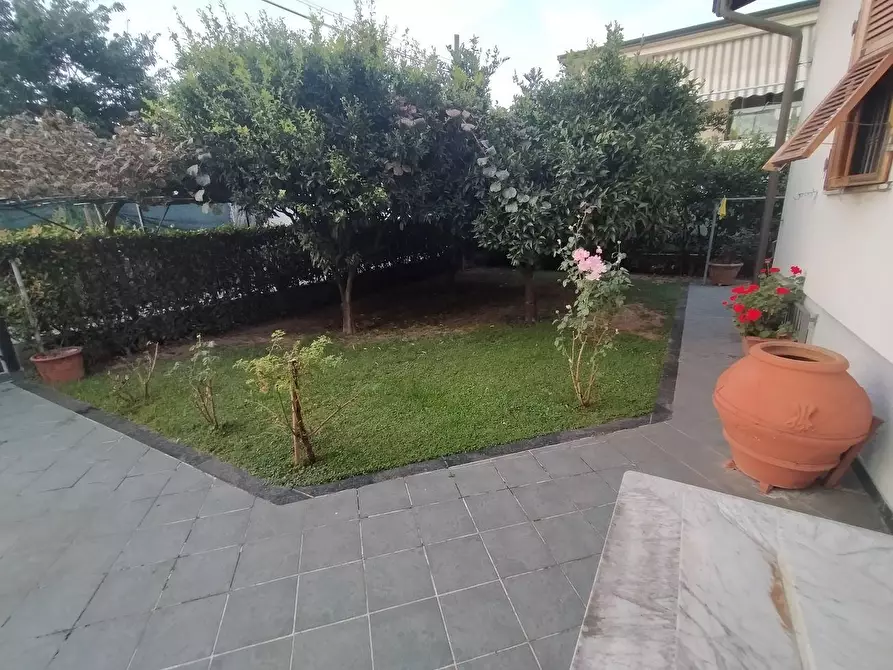 Immagine 6 di Casa indipendente in vendita  a Massa