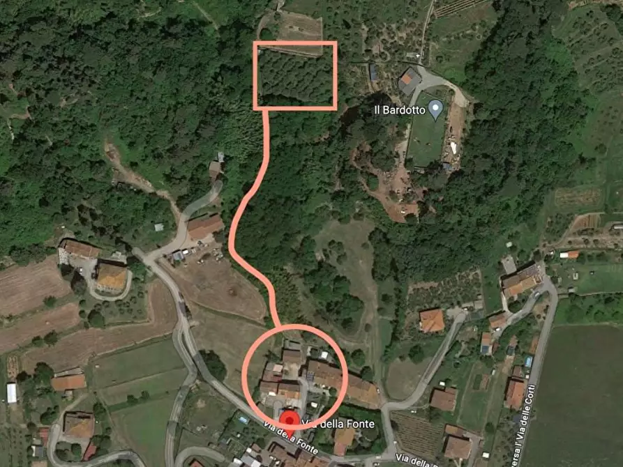 Immagine 10 di Terreno agricolo in vendita  a Lucca