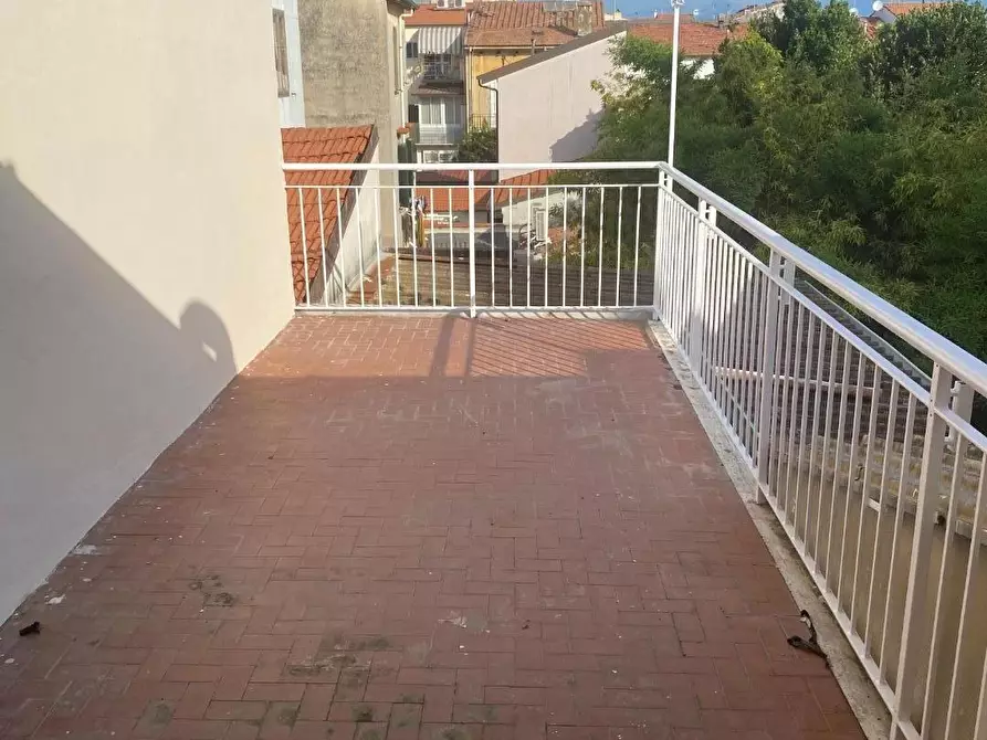 Immagine 9 di Villa in vendita  a Viareggio