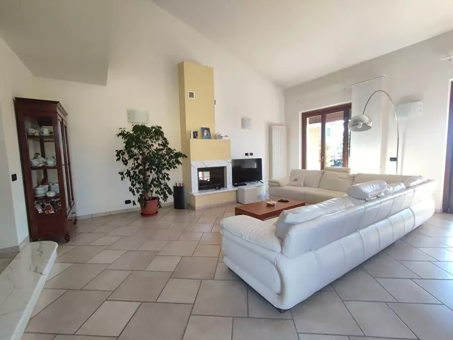 Immagine 2 di Casa indipendente in vendita  a Ortonovo