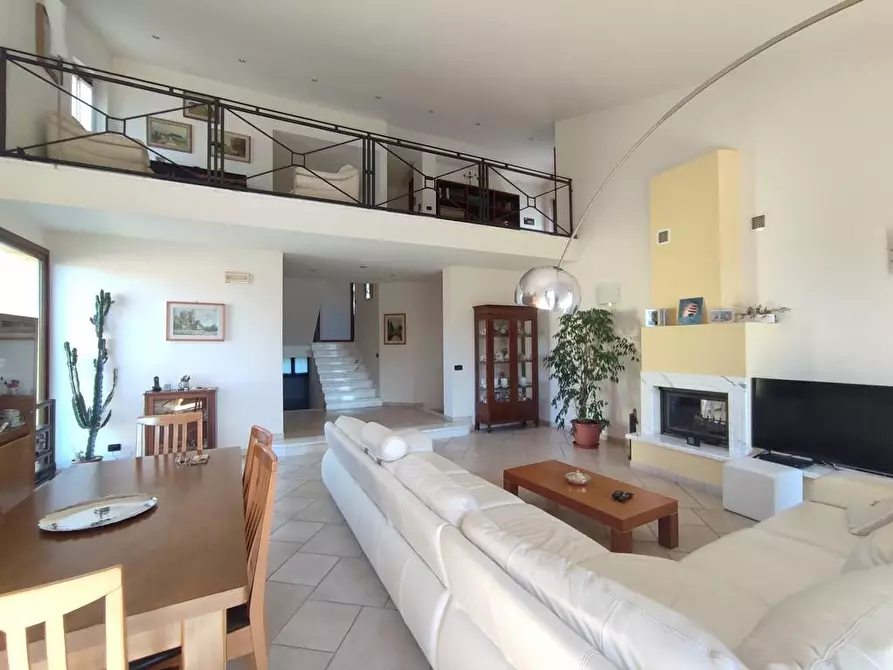 Immagine 6 di Casa indipendente in vendita  a Ortonovo