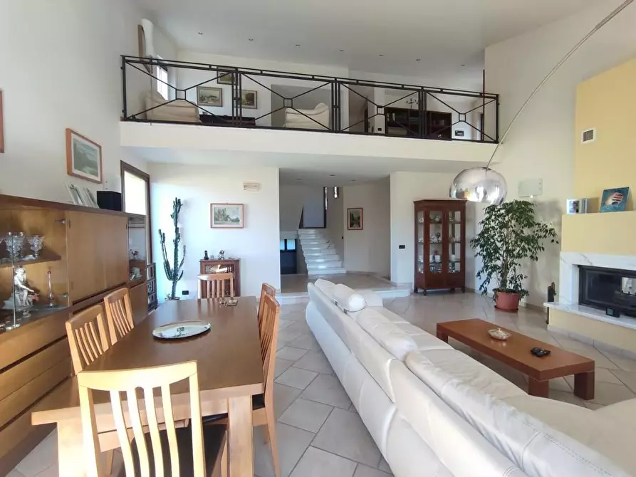 Immagine 7 di Casa indipendente in vendita  a Ortonovo