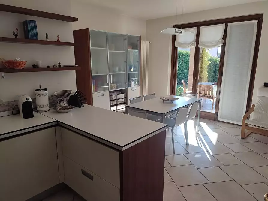 Immagine 13 di Casa indipendente in vendita  a Ortonovo