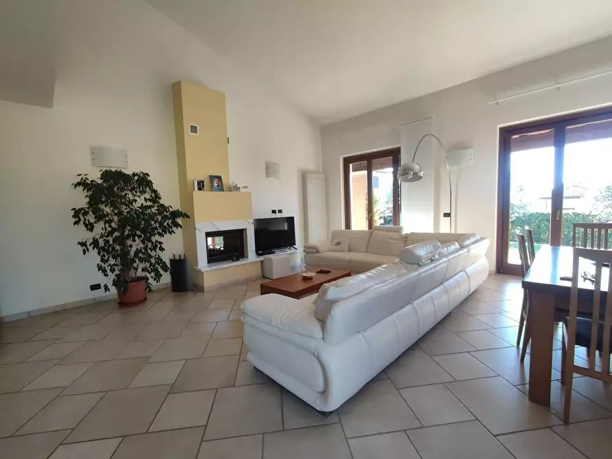 Immagine 8 di Casa indipendente in vendita  a Ortonovo