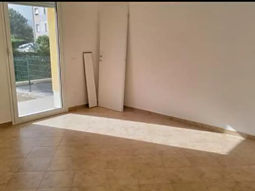 Immagine 10 di Appartamento in vendita  a Castelnuovo Magra