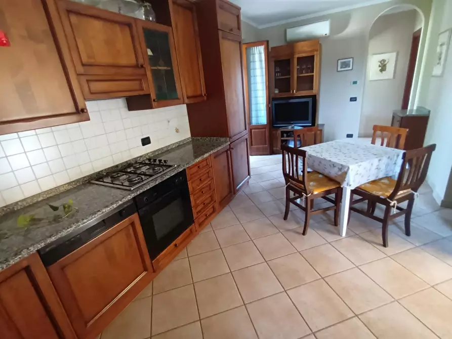 Immagine 10 di Villa in vendita  a Lucca