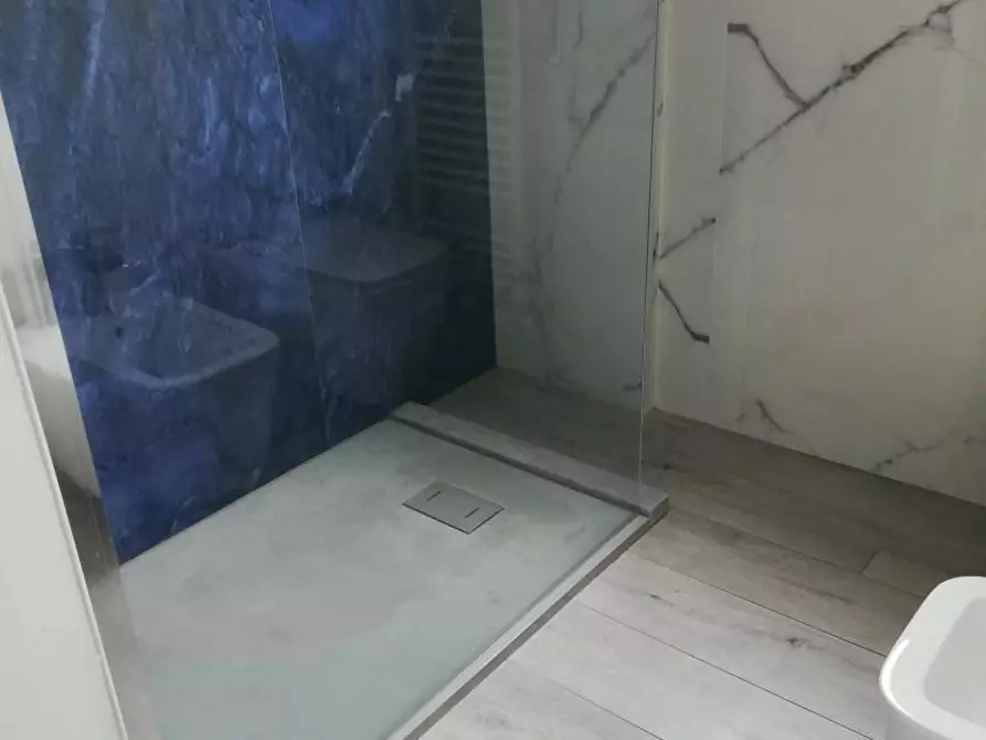 Immagine 11 di Appartamento in vendita  a Viareggio