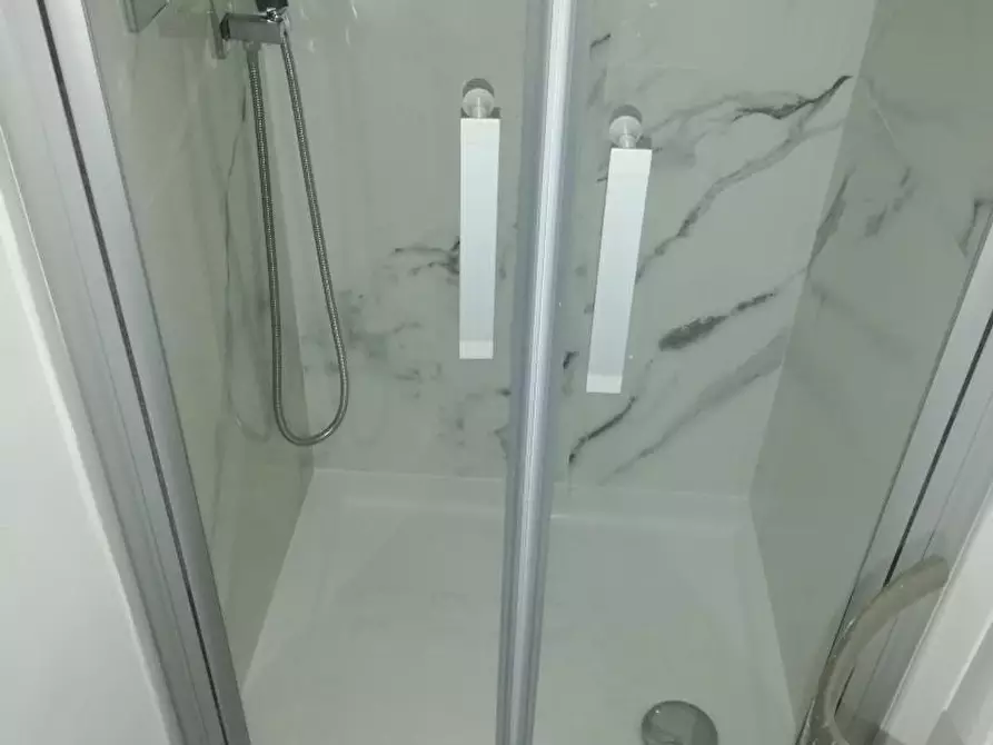 Immagine 12 di Appartamento in vendita  a Viareggio