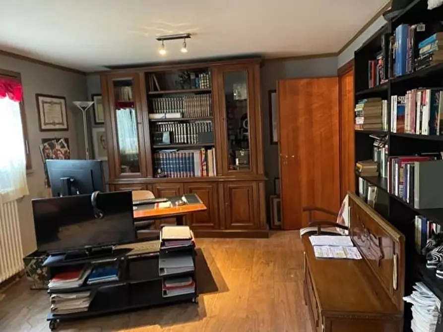 Immagine 10 di Villa in vendita  a Pisa