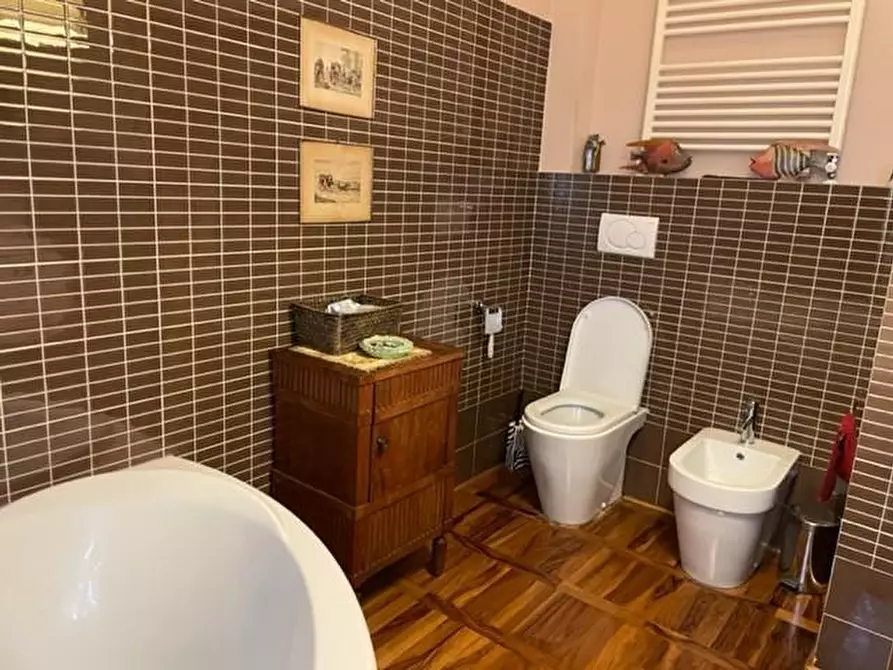 Immagine 4 di Villa in vendita  a Pisa