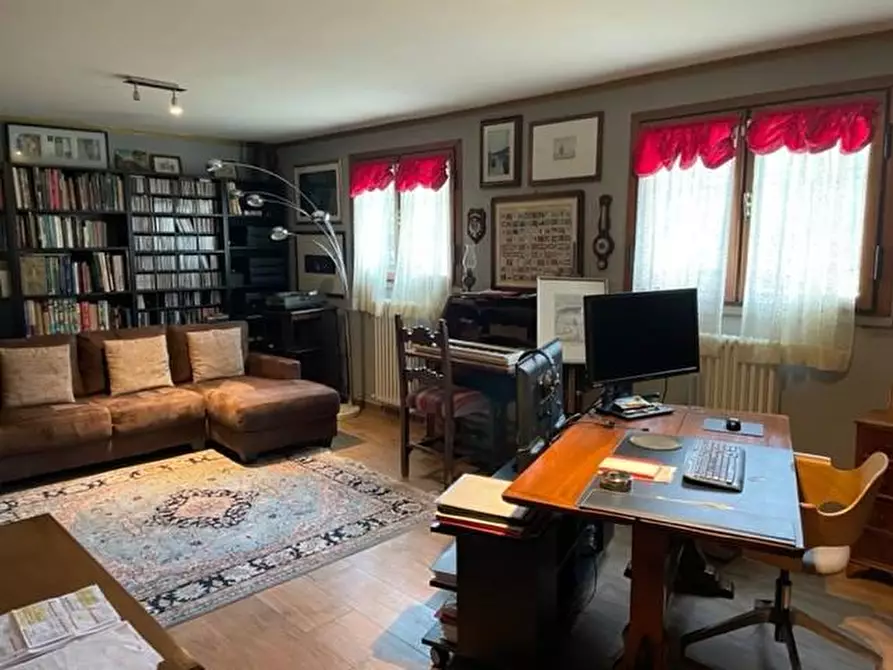 Immagine 8 di Villa in vendita  a Pisa