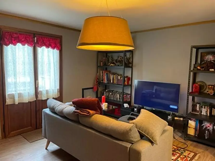 Immagine 11 di Villa in vendita  a Pisa