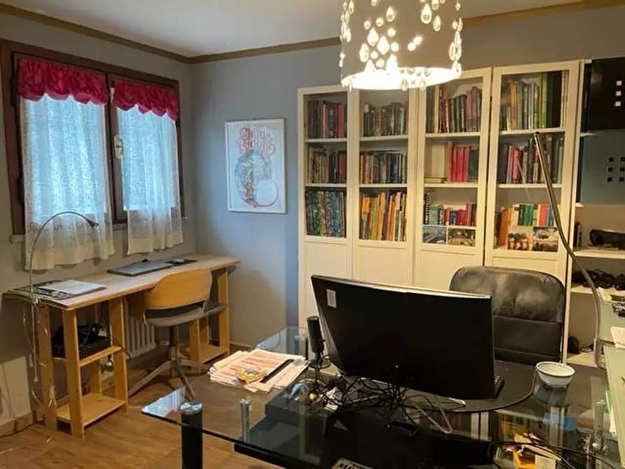 Immagine 14 di Villa in vendita  a Pisa