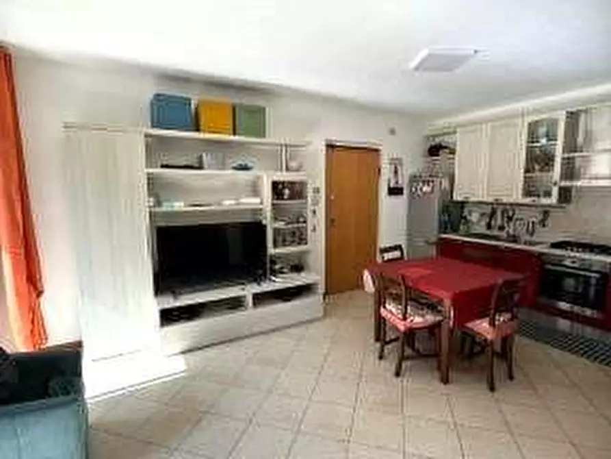 Immagine 4 di Appartamento in vendita  a Siena