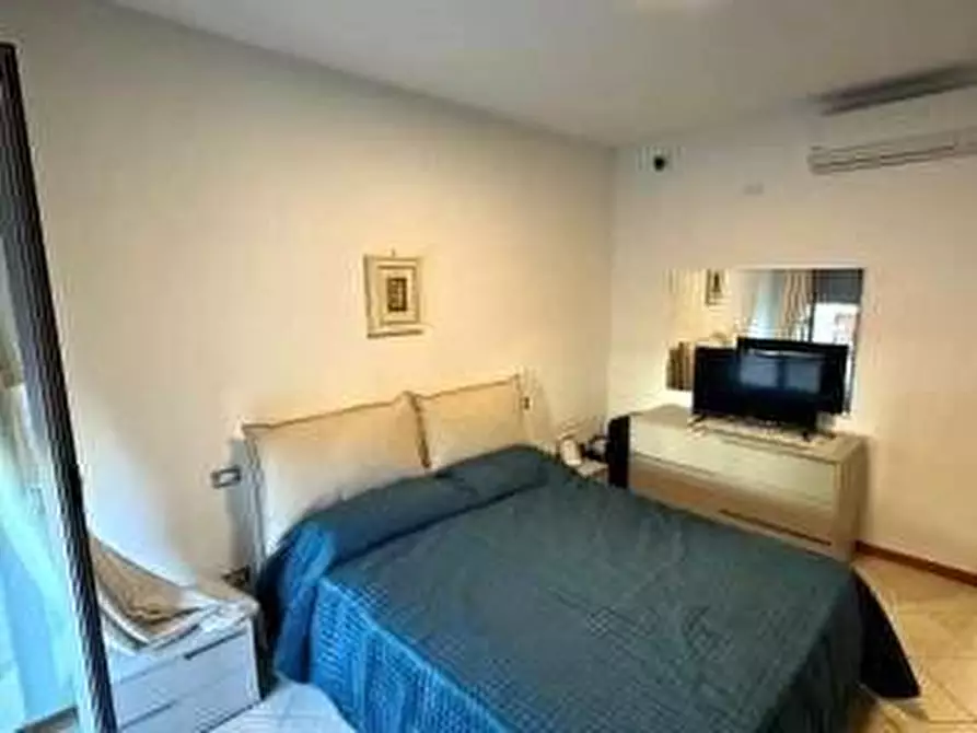 Immagine 8 di Appartamento in vendita  a Siena