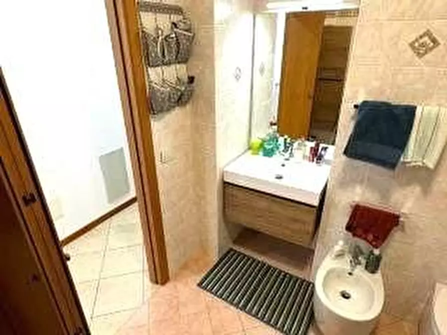 Immagine 18 di Appartamento in vendita  a Siena