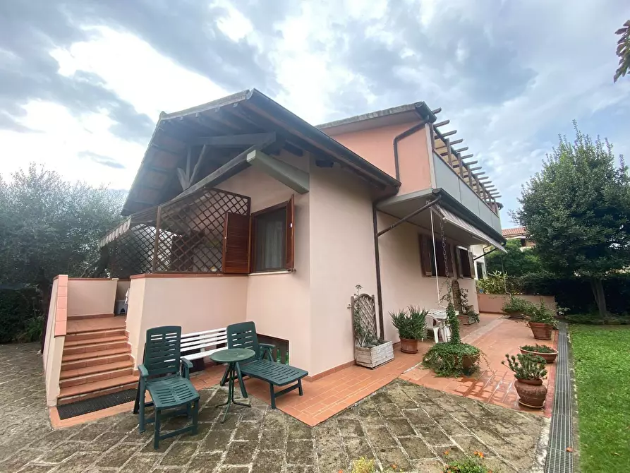 Immagine 2 di Casa bifamiliare in vendita  a Grosseto