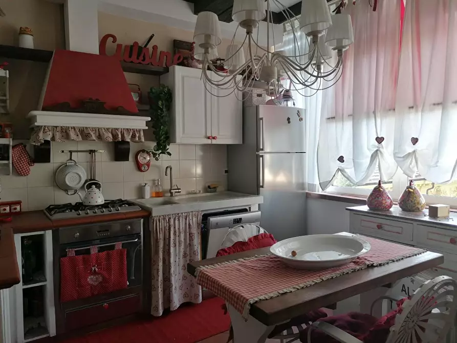 Immagine 11 di Appartamento in vendita  a Carrara