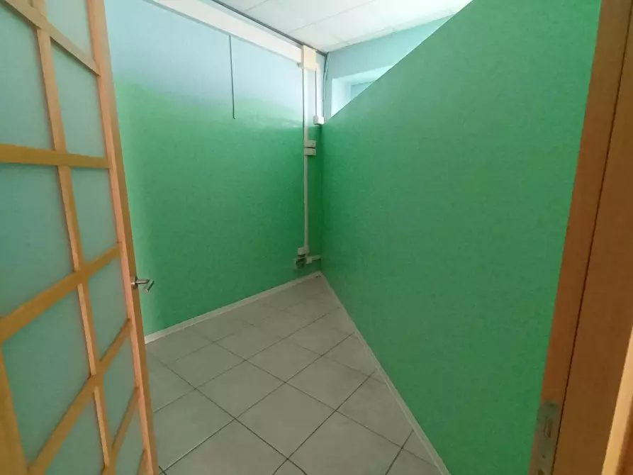 Immagine 28 di Ufficio in affitto  a Lucca