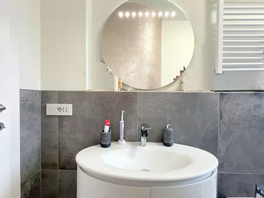 Immagine 36 di Casa bifamiliare in vendita  a Camaiore