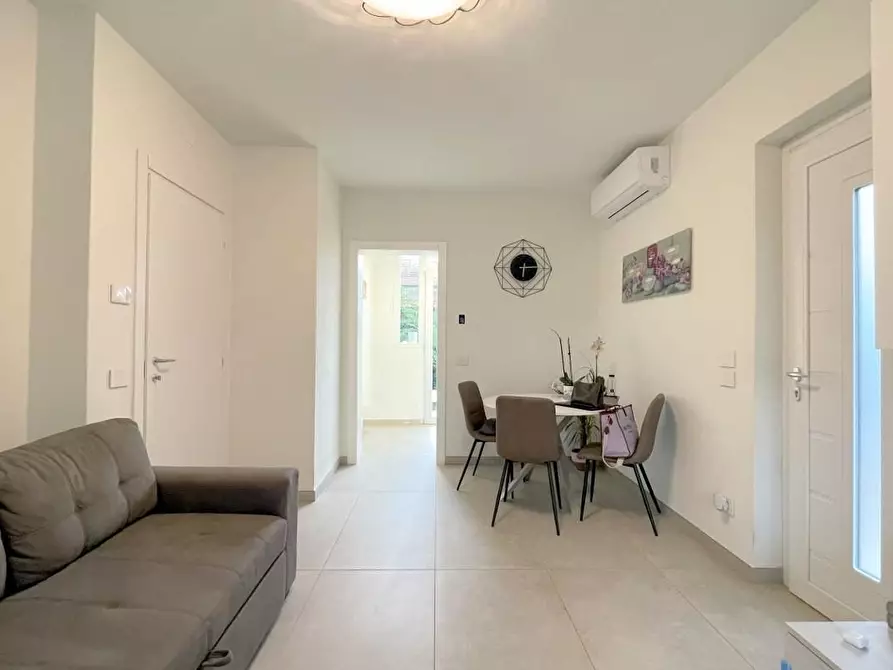 Immagine 4 di Casa bifamiliare in vendita  a Camaiore