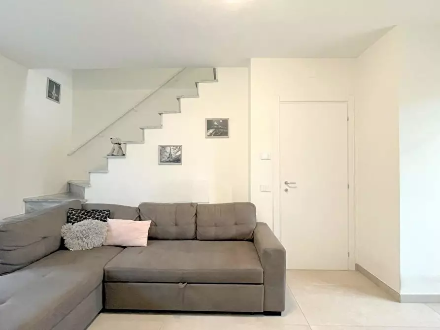 Immagine 2 di Casa bifamiliare in vendita  a Camaiore