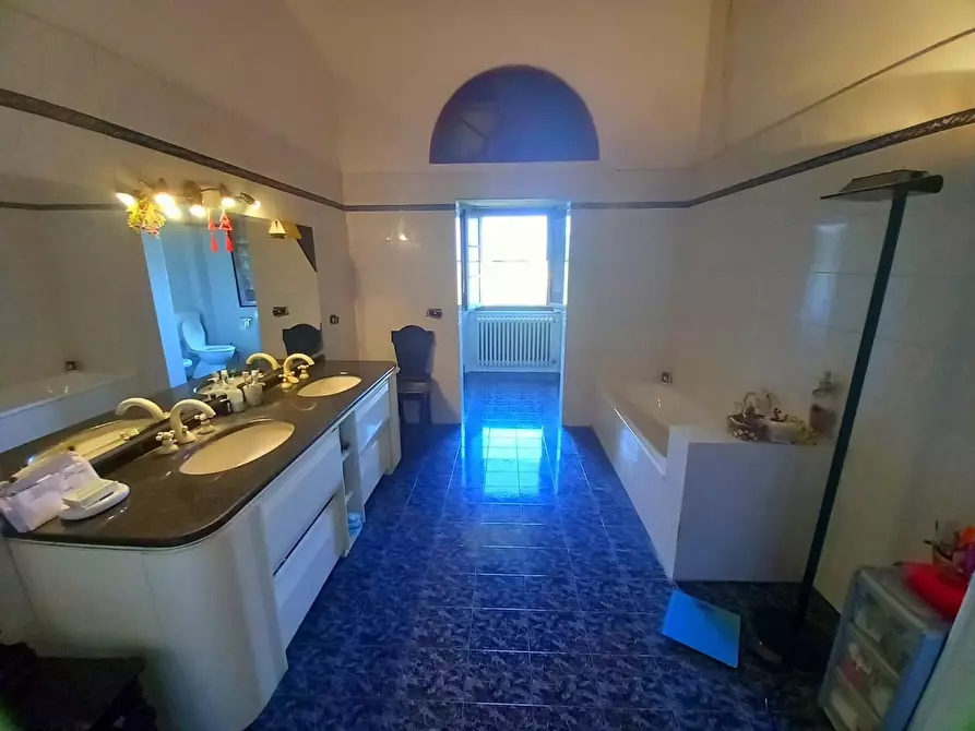 Immagine 50 di Villa in vendita  a Crespina Lorenzana