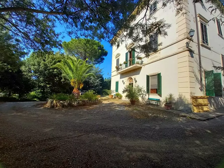 Immagine 1 di Villa in vendita  a Crespina Lorenzana