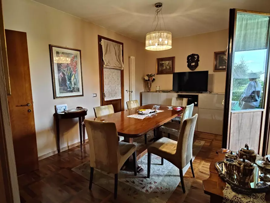 Immagine 5 di Villa in vendita  a Pisa