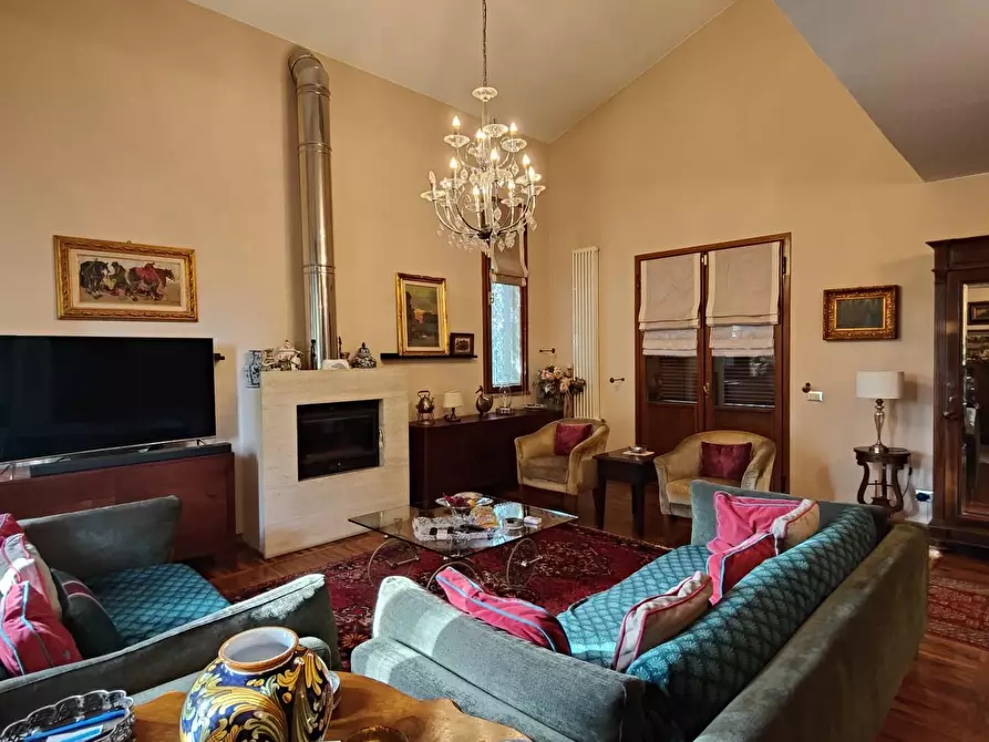 Immagine 3 di Villa in vendita  a Pisa