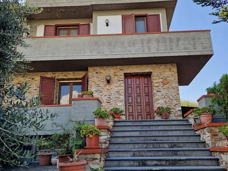 Immagine 1 di Villa in vendita  a Casciana Terme Lari