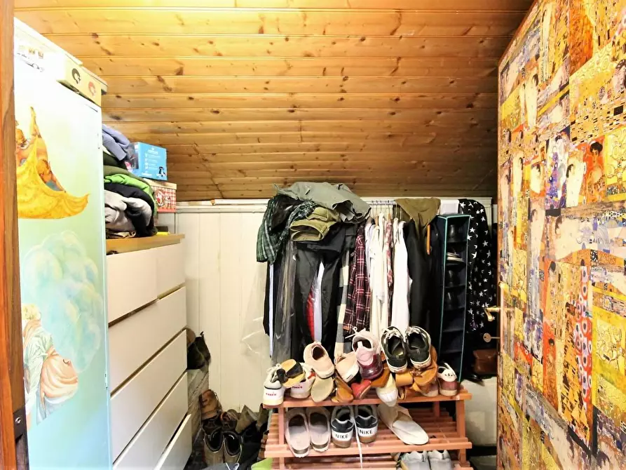 Immagine 14 di Appartamento in vendita  a Lucca