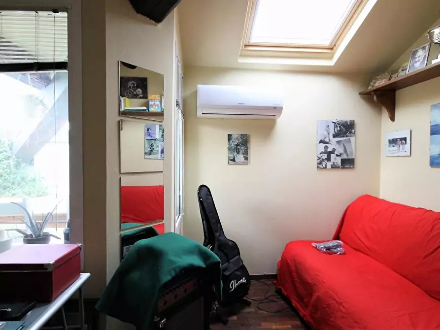 Immagine 16 di Appartamento in vendita  a Lucca