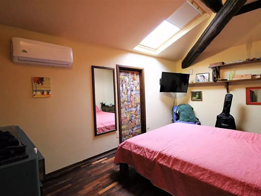 Immagine 12 di Appartamento in vendita  a Lucca