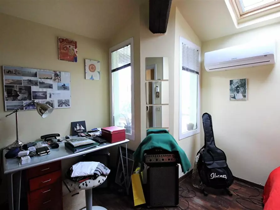 Immagine 15 di Appartamento in vendita  a Lucca